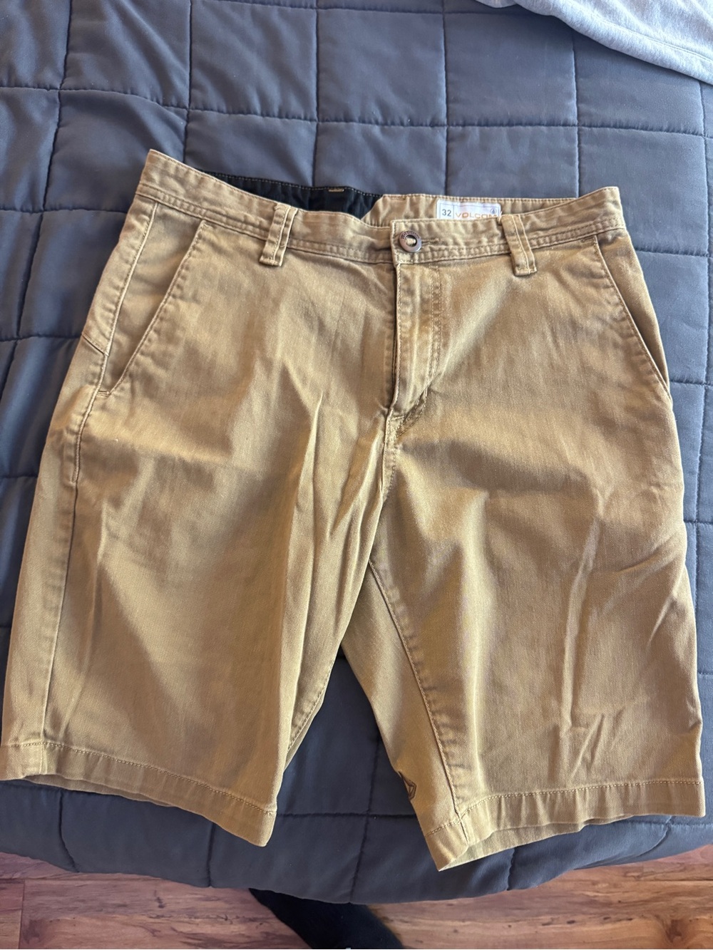 Men's Khaki Chino Shorts volcom - Picture 3 of 5